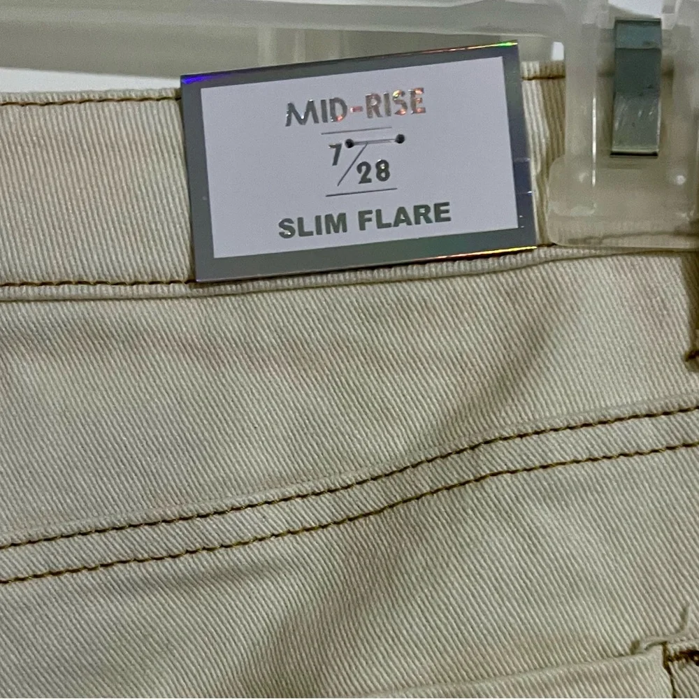 Tinseltown Cream Flare Wide Leg Jeans size 7/ 28 New inseam 32”